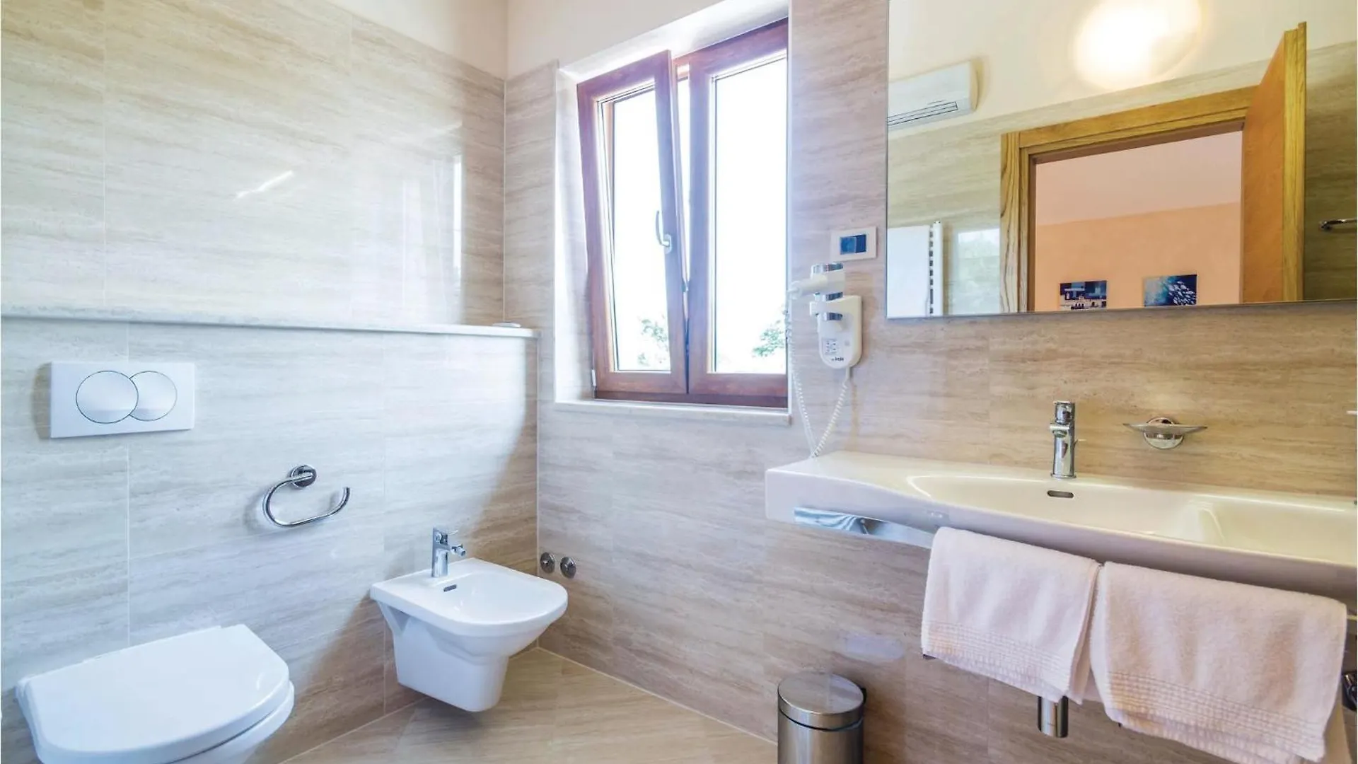 4 Bedroom Beautiful Home In Turcic Vantacici Prázdninový dům