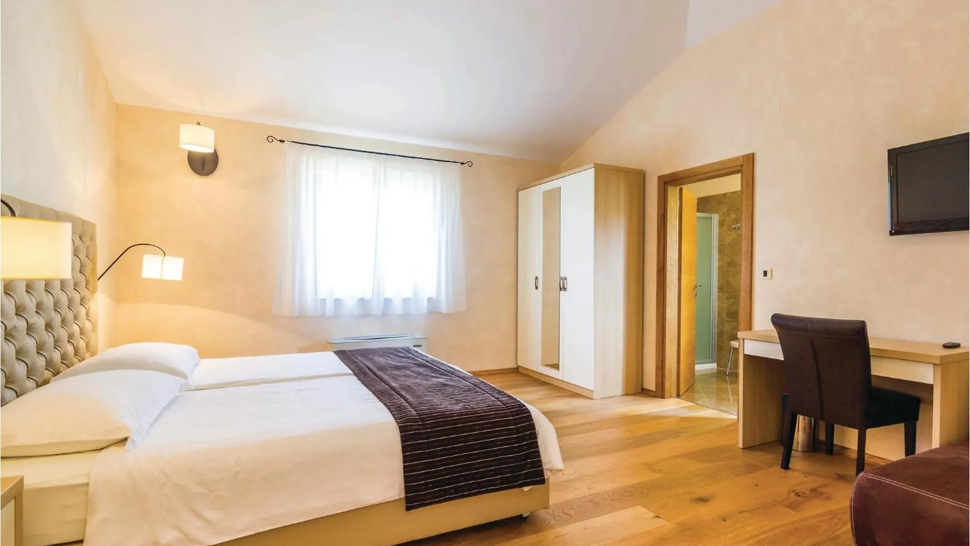 4 Bedroom Beautiful Home In Turcic Vantacici 0*,  Chorvatsko