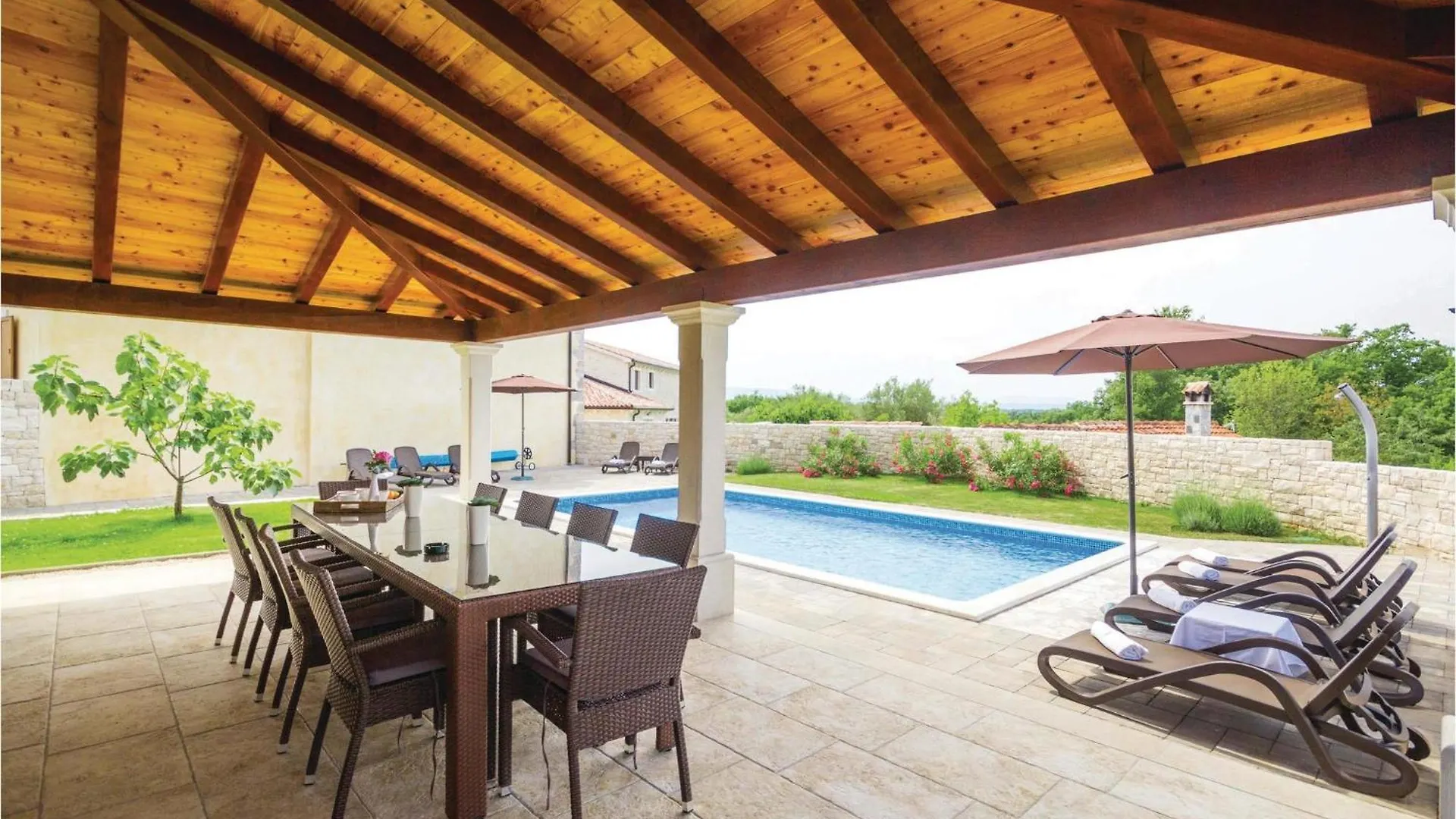 4 Bedroom Beautiful Home In Turcic Vantacici