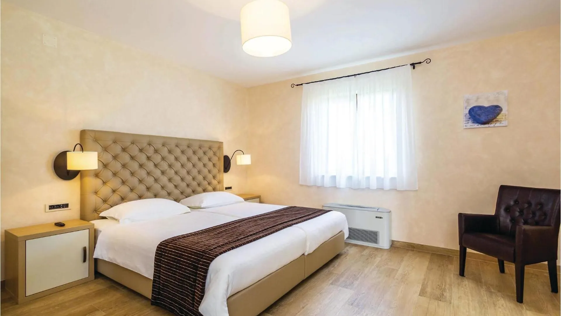 4 Bedroom Beautiful Home In Turcic Vantacici