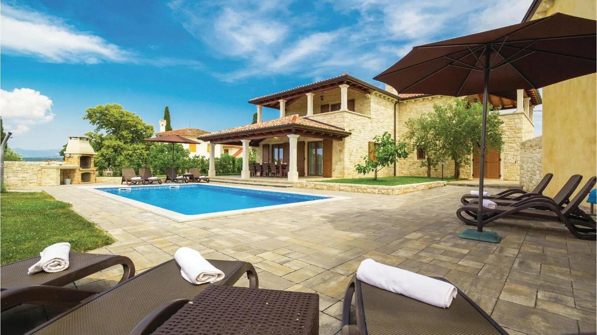 4 Bedroom Beautiful Home In Turcic Vantacici