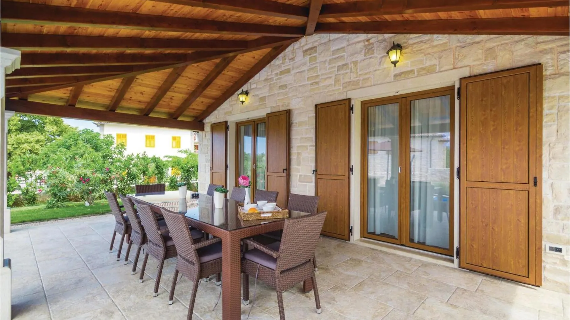 4 Bedroom Beautiful Home In Turcic Vantacici 0*,