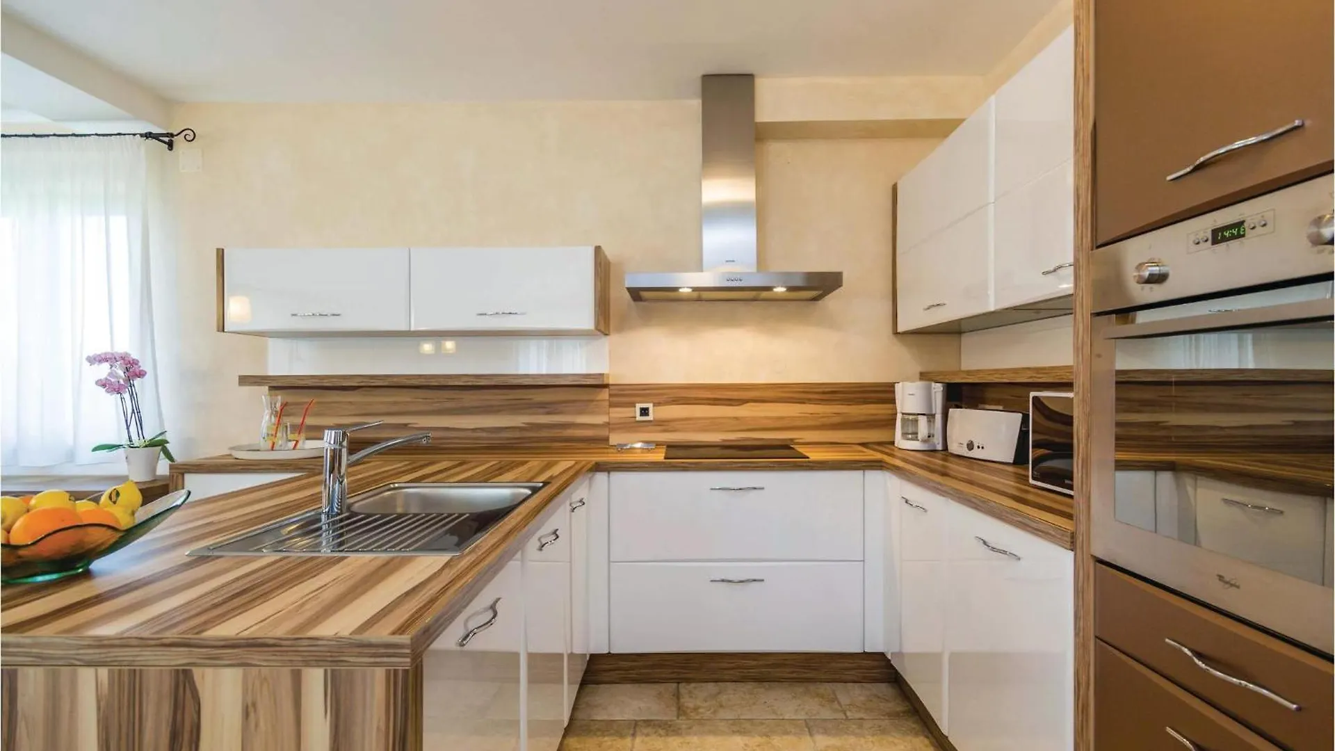 4 Bedroom Beautiful Home In Turcic Vantacici