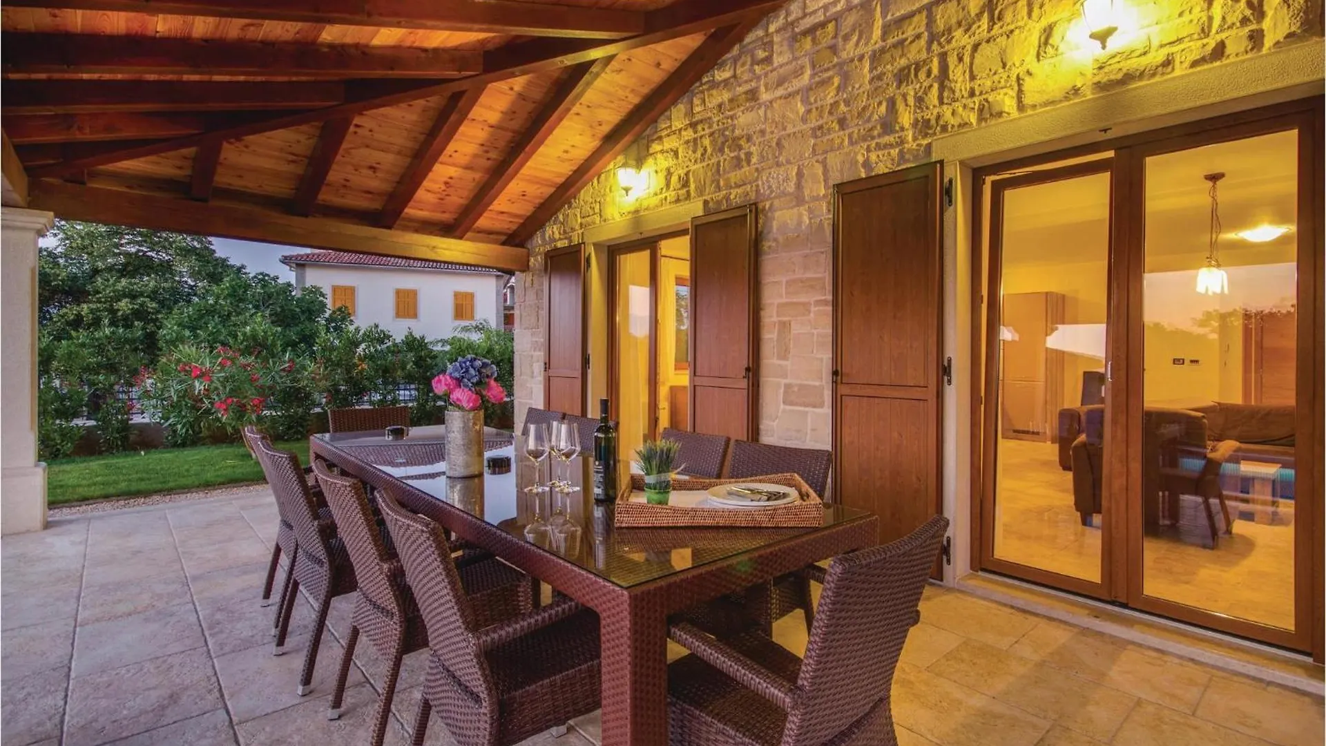 Prázdninový dům 4 Bedroom Beautiful Home In Turcic Vantacici